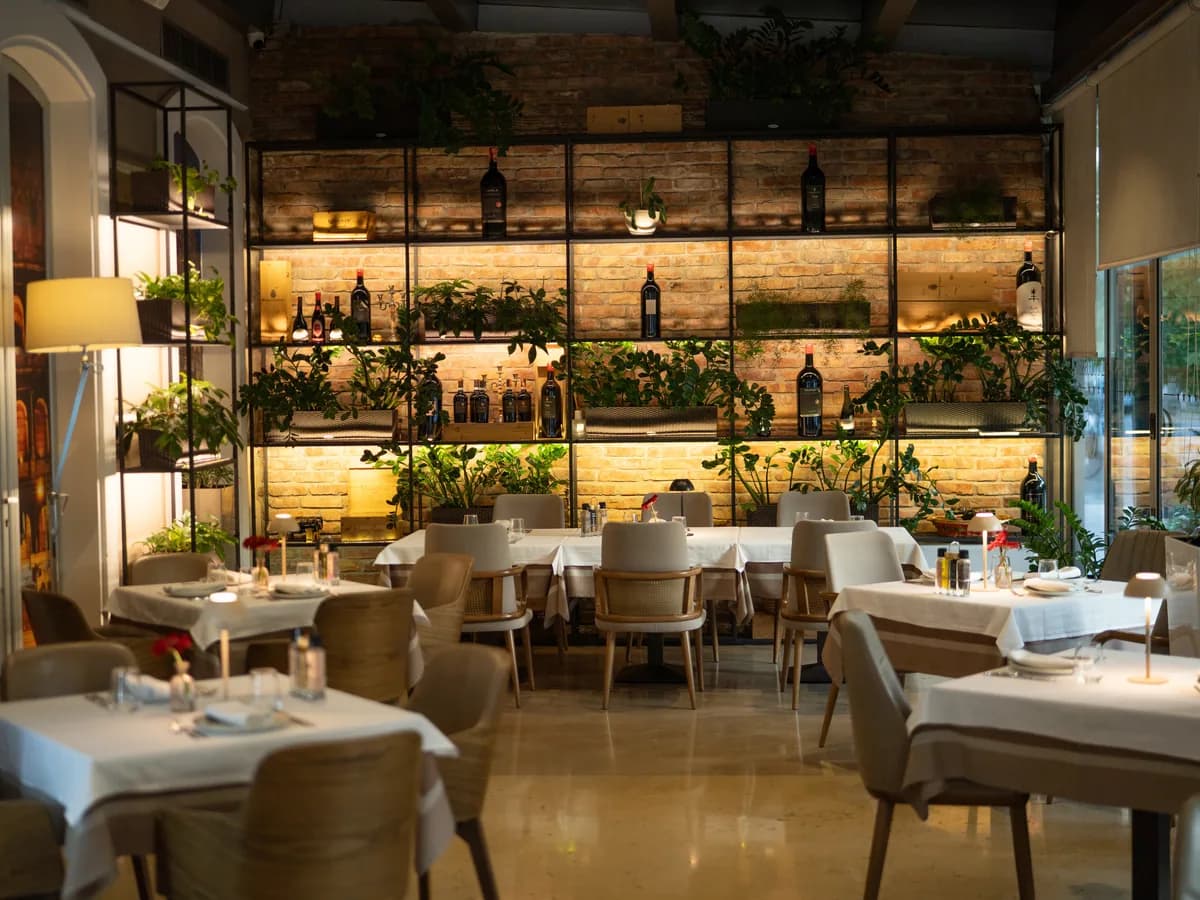 Hotel Colosseo restaurant interior